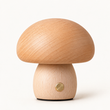 Morille, veilleuse champignon en bois de hêtre, bouton tactile doré, sur fond crème