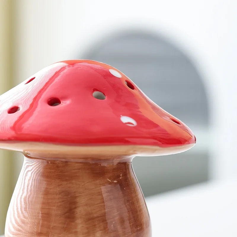 Fée, lampe champignon en céramique émaillée à chapeau percé de petits trous — vue 6