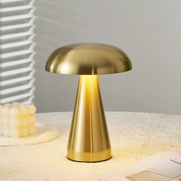 Cèpe, lampe champignon en fer laqué, chapeau bombé sur pied conique