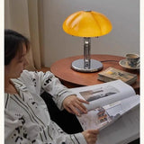 Auguste, lampe champignon vintage à large chapeau en verre ambré sur structure chromée — vue 3