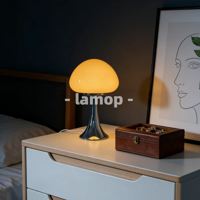 Safran, lampe champignon en verre jaune laiteux sur pied évasé chromé, 26 cm — vue 6