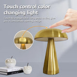 Milo, lampe champignon en aluminium doré brossé et acrylique, 20,5 cm — vue 3