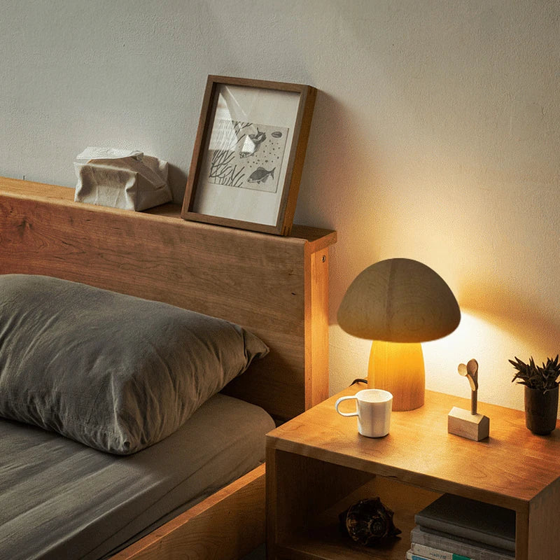Gil, lampe champignon en bois tourné, tactile et sans fil