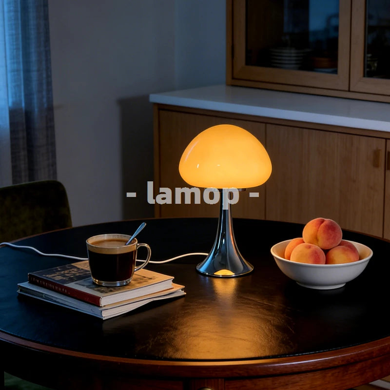 Safran, lampe champignon en verre jaune laiteux sur pied évasé chromé, 26 cm — vue 3