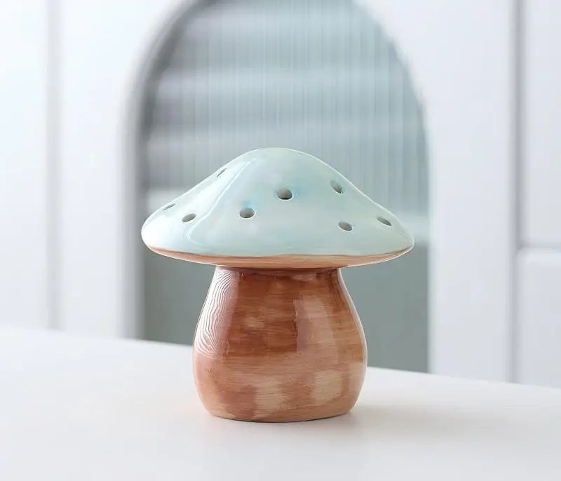 Fée, lampe champignon en céramique émaillée à chapeau percé de petits trous — vue 9