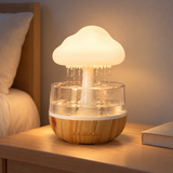 Bruine, lampe champignon qui pleut, allumée sur une table de chevet la nuit