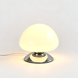 Lune, lampe champignon en verre crème sur socle chromé à deux gradins