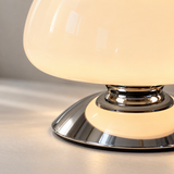 Lune, détail du verre crème et du socle chromé